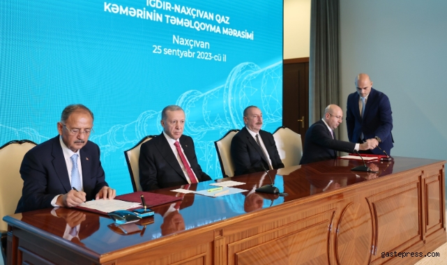 Bakan Özhaseki, "Azerbaycan'ın Kahramanmaraş'a yapacağı deprem konutlarının imzaları atıldı"