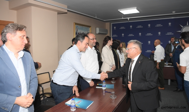 Büyükkılıç, AK Parti İl Başkanlığı Yeni Yönetimini Tebrik Etti!