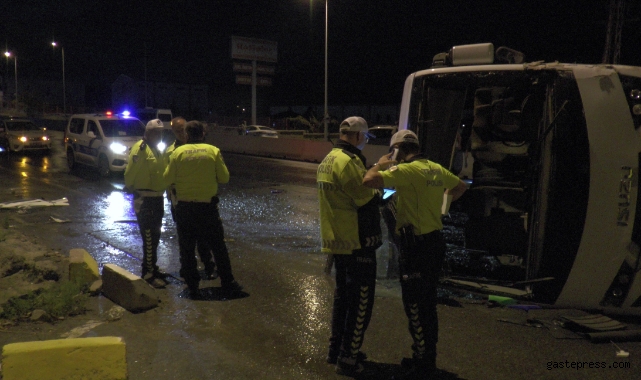 Kayseri’de gece vardiyasına giden işçi servisi devrildi: 6 yaralı!