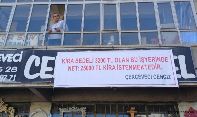 Kiraya yüzde 500 zam isteyen iş yeri sahibine dükkana astığı pankartla isyan etti!