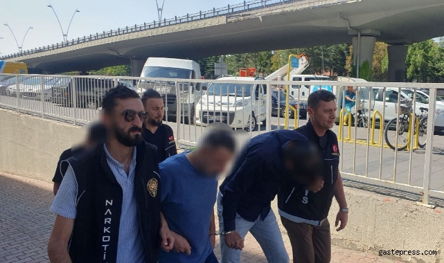 Zehir tacirleri narkotik polisinden kaçamadı!