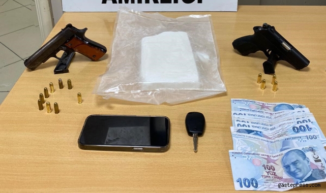 Aracın hava yastığına saklanmış 980 gram kokain ele geçirildi!