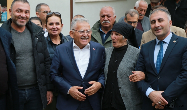 Başkan Büyükkılıç, depremden zarar gören Sarız’ın yanında!