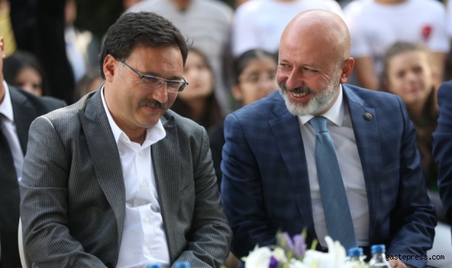 Başkan Çolakbayrakdar, "Gençleri, hizmetlerimizle büyük ve güçlü Türkiye'ye hazırlıyoruz"