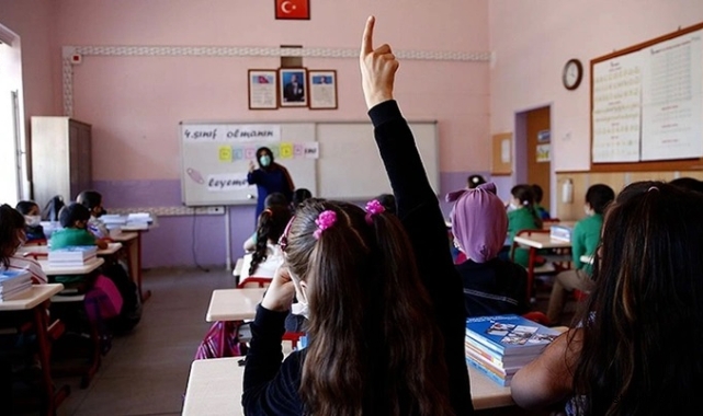Eğitimde yeni dönem! Teneffüsten, ders geçme notuna, devamsızlığa kadar köklü değişiklikler Resmi Gazete’de yayımlandı!