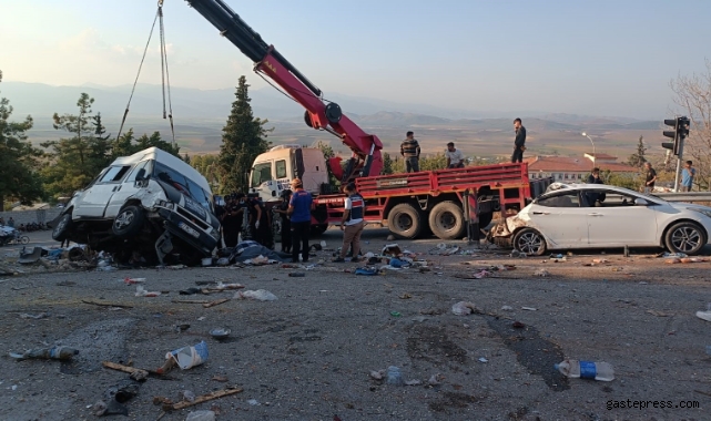 Gaziantep’te katliam gibi kaza: 5 ölü, 5’i ağır 17 yaralı!