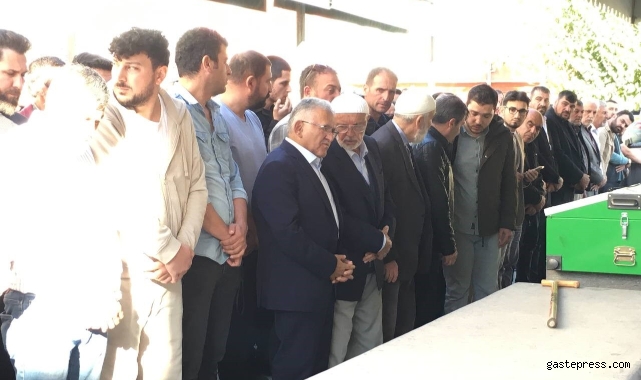 Hayatını kaybeden AK Parti İlçe Başkan Yardımcısı son yolculuğuna uğurlandı!