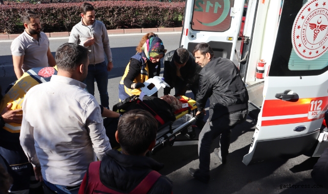 Karşıdan karşıya geçmek isteyen yaşlı kadına otomobil çarptı!
