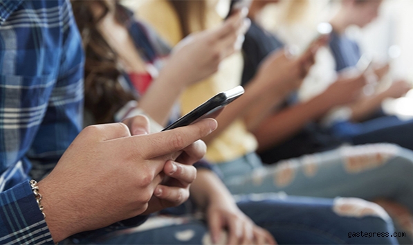 Öğrencilere telefon ve bilgisayar desteği Resmi Gazete'de!