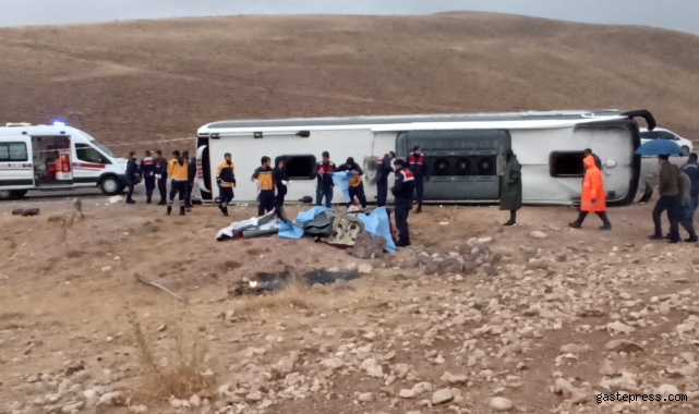 Sivas’ta yolcu otobüs devrildi: 4 ölü, 30 yaralı!