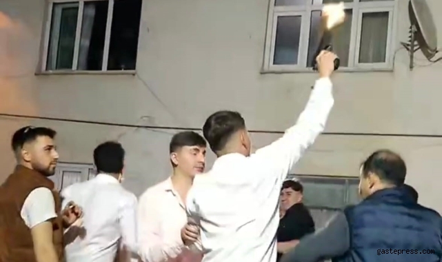 Sokak düğününde havaya ateş açan magandalar cep telefonu kamerasına yansıdı!