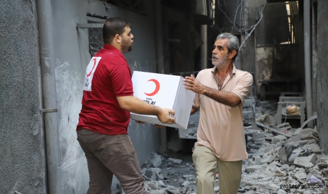 Türk Kızılay Gazze'deki ekibiyle sivillere yardım ediyor