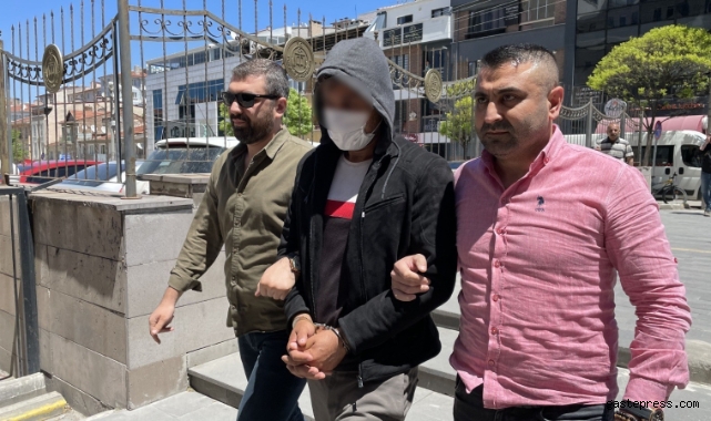 Annesini öldüren 15 yaşındaki çocuğun ve babasının yargılandığı dava ertelendi!
