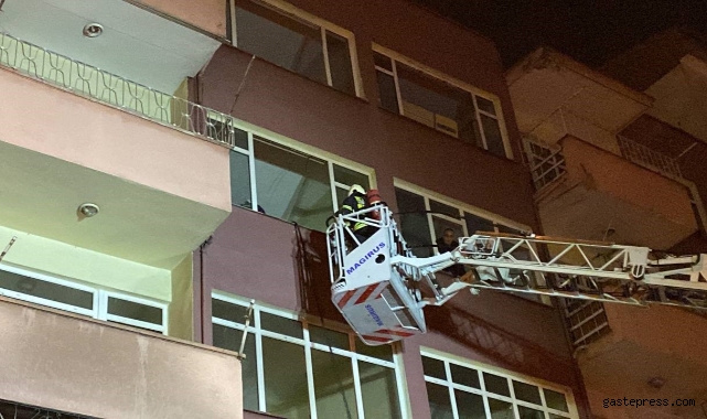 Apartmanın 3. katındaki yangın ekipler tarafından söndürüldü!