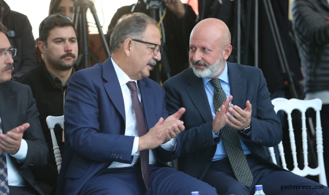 Başkan Çolakbayrakdar, "Türkiye'ye örnek olan projelerle  yüreklere dokunuyoruz"