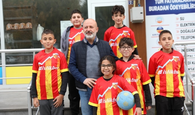 Başkan Çolakbayrakdar, “Zengin kütüphanelerle dolu bir şehir inşa ediyoruz”