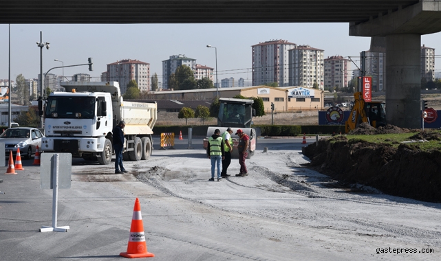 Büyükşehir’den 3 bulvarı birleştiren katlı kavşakta ‘stratejik’ çalışma!