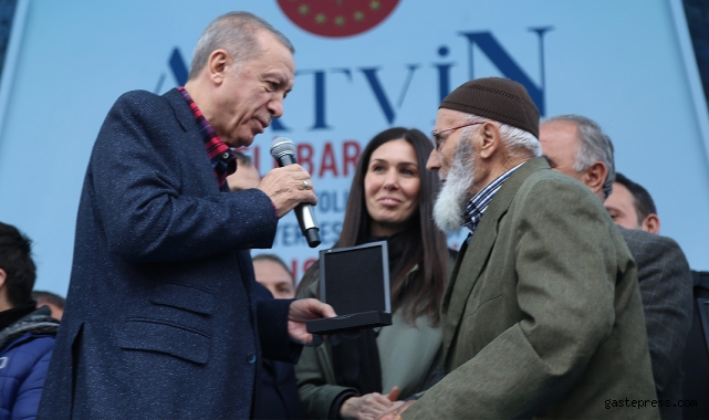 Cumhurbaşkanı Erdoğan Binali dedeye doğalgaz sözünü tuttu!