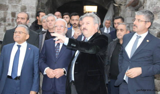 Elitaş: "Yaklaşık 4 milyon 700 bin kişiye 5 bin TL'lik ikramiye hayırlı olsun"
