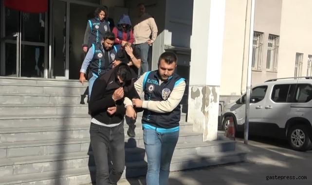  Kar vaadiyle 7 kişiyi 1 milyon TL dolandırdılar: 1'i kadın 4 gözaltı!