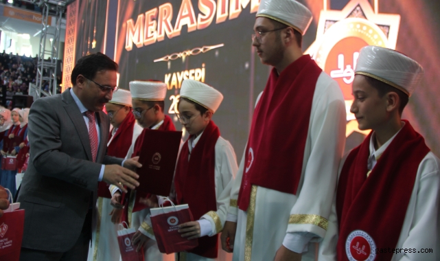 Vali Çiçek: "Kuran'ı hakkıyla okuyacağız, hakkıyla öğreneceğiz ve hakkıyla öğreteceğiz"