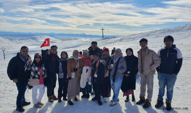 9 bin 87 kilometre uzaklıktan gelen Endonezyalı turistler Erciyes’e hayran kaldı!