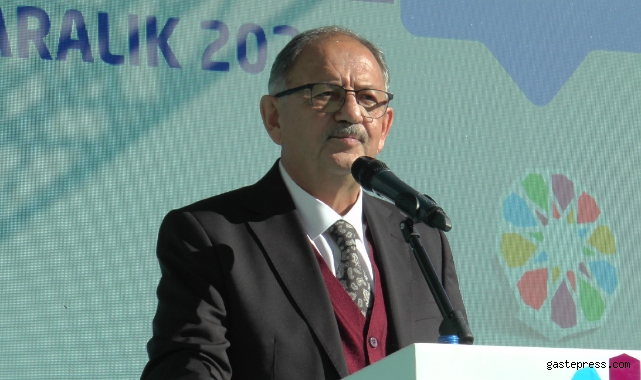 Bakan Özhaseki: “Burada 500’e yakın aktif fay hattı var ve her an her yede 4,5,6,7 şiddetinde deprem olabilir. Bir an önce konutlarımızı depreme dirençli yapmalıyız”