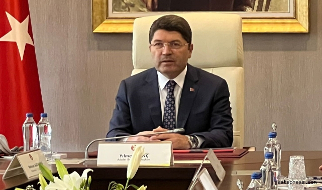 Bakan Tunç: "(17-25 Aralık süreci) FETÖ mensuplarının hukuka aykırı ve sahte delillerle hükümeti ve milli iradeyi hedef aldığı hain bir darbe girişimidir"