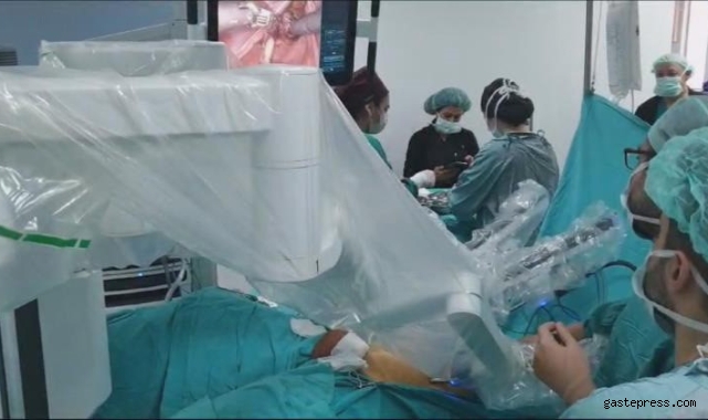 ERÜ Tıp Fakültesi’nde robotik teknoloji ile ilk ameliyat yapıldı!