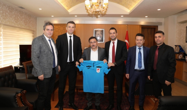 Futbol hakemlerinden Vali Gökmen Çiçek’e ziyaret!
