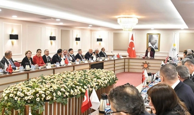 İYİ Parti karar için toplandı! CHP ile işbirliği yapılacak mı? GİK sonrası açıklama yapılacak!
