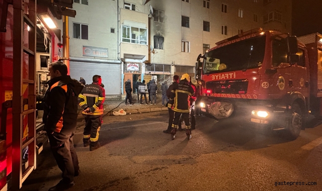 Kayseri'de ev yangını: 4 kişi dumandan etkilendi!