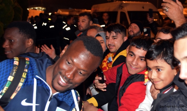 Kayserisporlu futbolcular tezahüratla karşılandı!