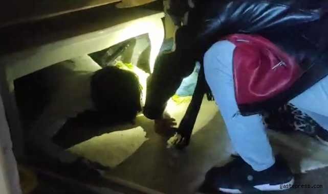 Polise yakalanmamak için mutfak dolabına gizli bölme yaptırdı!
