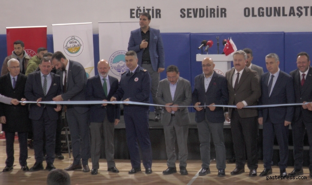 Vali Çiçek: “Hiçbir gencimizi yalnız, hiçbir çocuğumuzu kimsesiz bırakmayacağız”