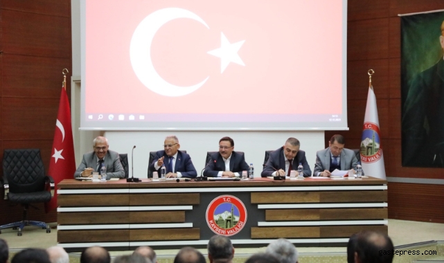 Vali Çiçek mahalle muhtarlarını dinledi!