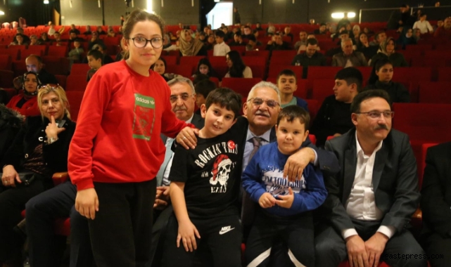 Vali Çiçek Ve Başkan Büyükkılıç, özel çocuklarla kucaklaştı!