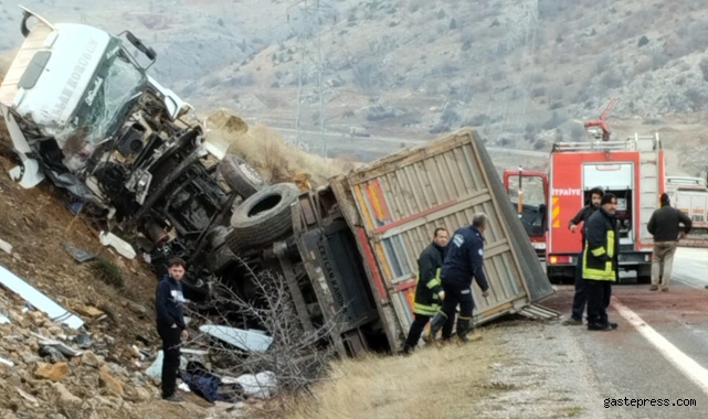 Yahyalı'da kamyon şarampole devrildi: 1 kişi yaralandı!