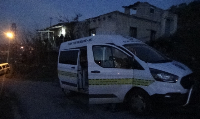 Ziyarete gelen ailesi şoku yaşadı: Tavana asılı halde buldular!