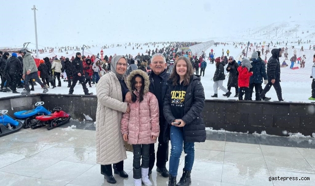 Başkan Büyükkılıç, Erciyes Kayak Merkezi’nde kayak severlerle buluştu!