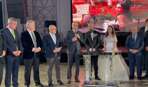 Büyükşehir Belediye Başkan adayları aynı düğünde bir araya geldi!