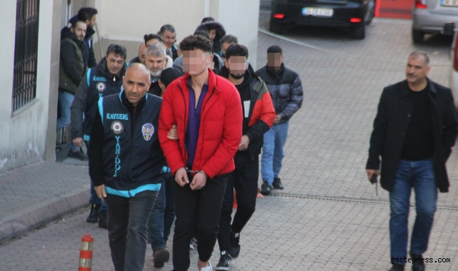 İşsizler adına banka hesabı açıp, yasadışı bahiste 223 milyon TL haksız kazanç elde ettiler!