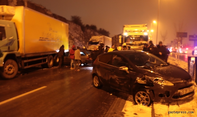 Kayseri'de 8 araçlı zincirleme trafik kazası: 1'i ağır 5 yaralı!