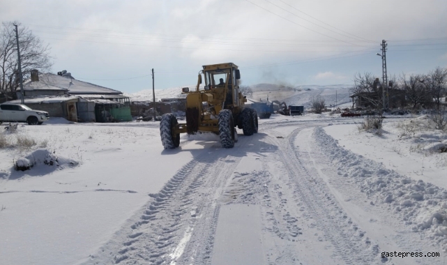 Kayseri'de ulaşıma kapanan 273 mahalle yolu açıldı!