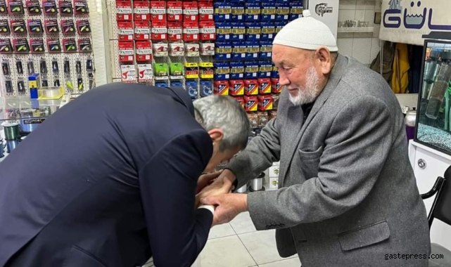 Kazım Yücel, El öptü, Dua aldı!