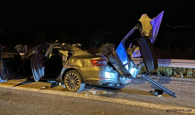 Koruma polislere TIR'a arkadan çarptı!