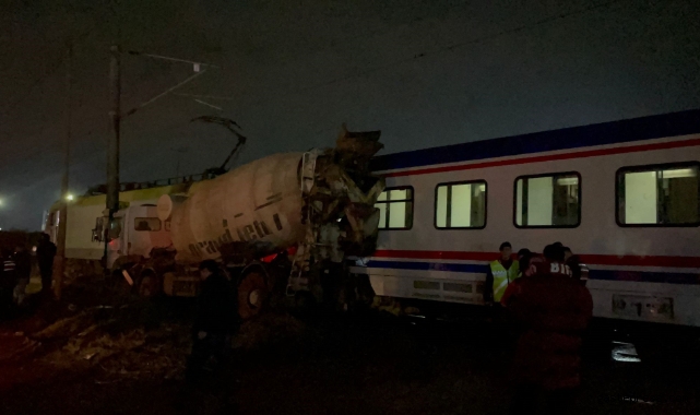 Tekirdağ’da yolcu treni beton mikseri ile çarpıştı!