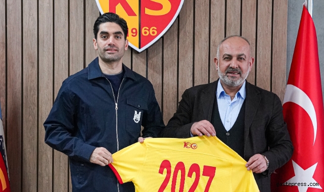 Ali Karimi 3 yıllık yeni sözleşmeye imza attı!