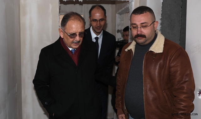 Bakan Özhaseki, Adıyaman’da evini yerinde yeniden yapan Kürkoğlu ailesini ziyaret etti!