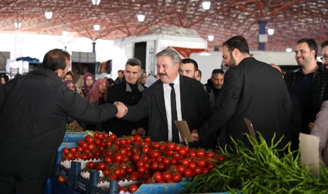 Başkan Palancıoğlu, Yıldırım Beyazıt Pazar Yerinde sevgiyle karşılandı!